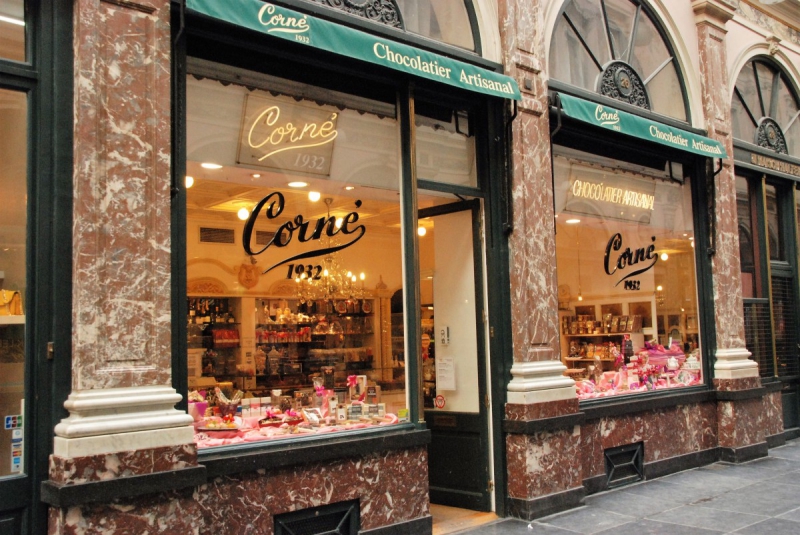 chocolaterie-ROQUEBILLIERE-min_chocolate_chocolaterie_shop_luxury_chic_gallery_brussels_belgium-558146