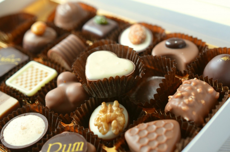 chocolaterie-ROQUEBILLIERE-min_chocolates_food_candy_calories_nibble_chocolate_heart-782043